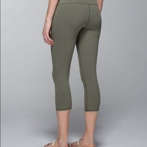 Lululemon Wunder Under Cropped Cotton SZ 4 Green